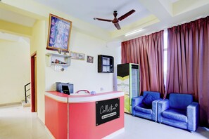 Lobby - Collection O Nibav Beach View (Chennai)