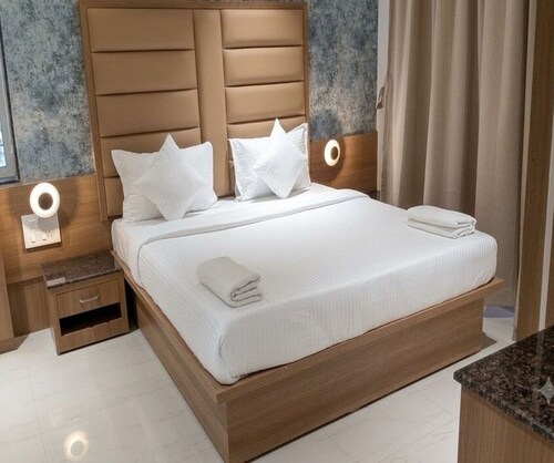 Deluxe Room Tathawade