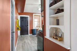 Interior - Comfy 2 Bedroom - Games - 1 Garage Spot - Sleeps 6 (Chicago)
