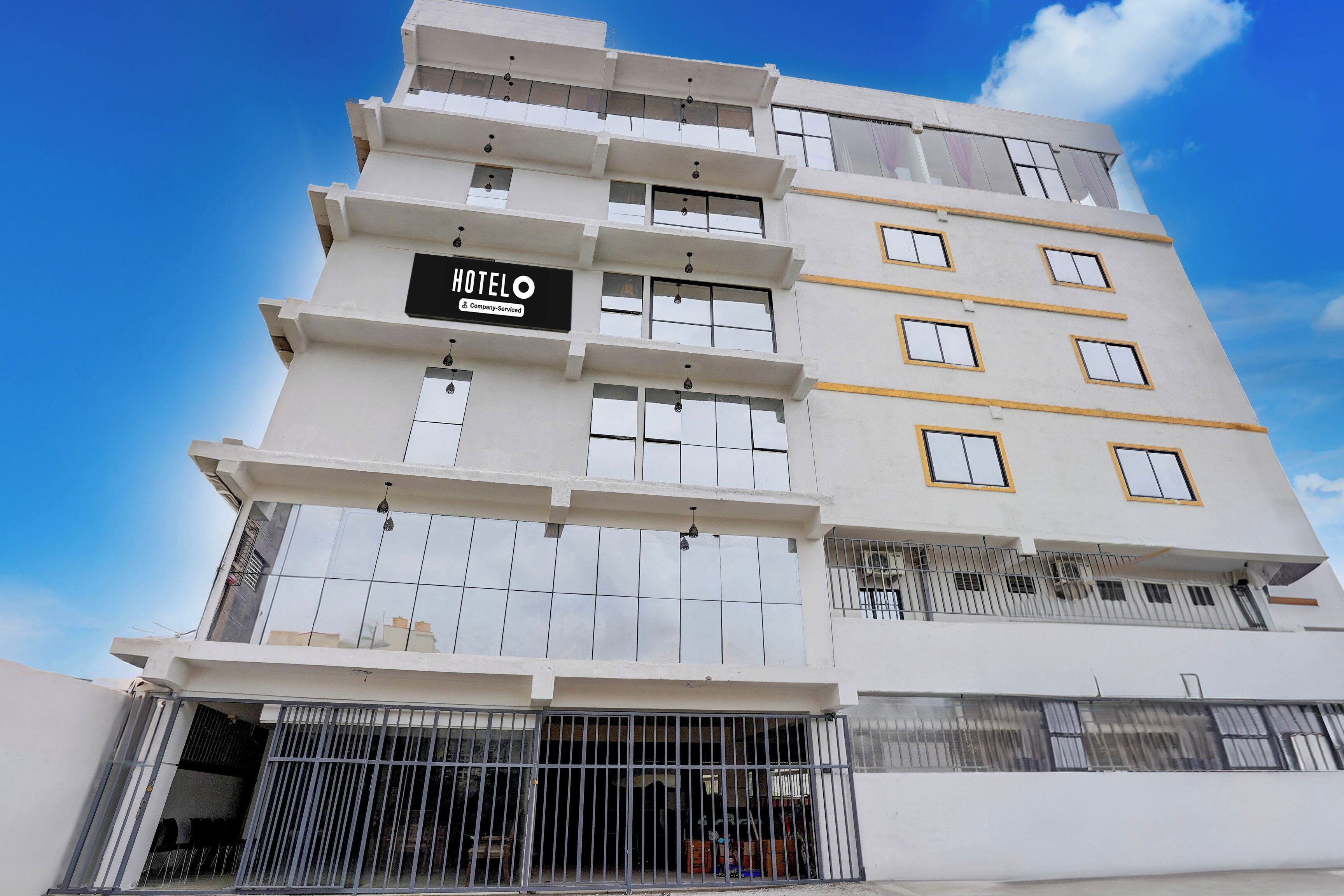 A multi-story hotel with a sign indicating it is company-serviced.