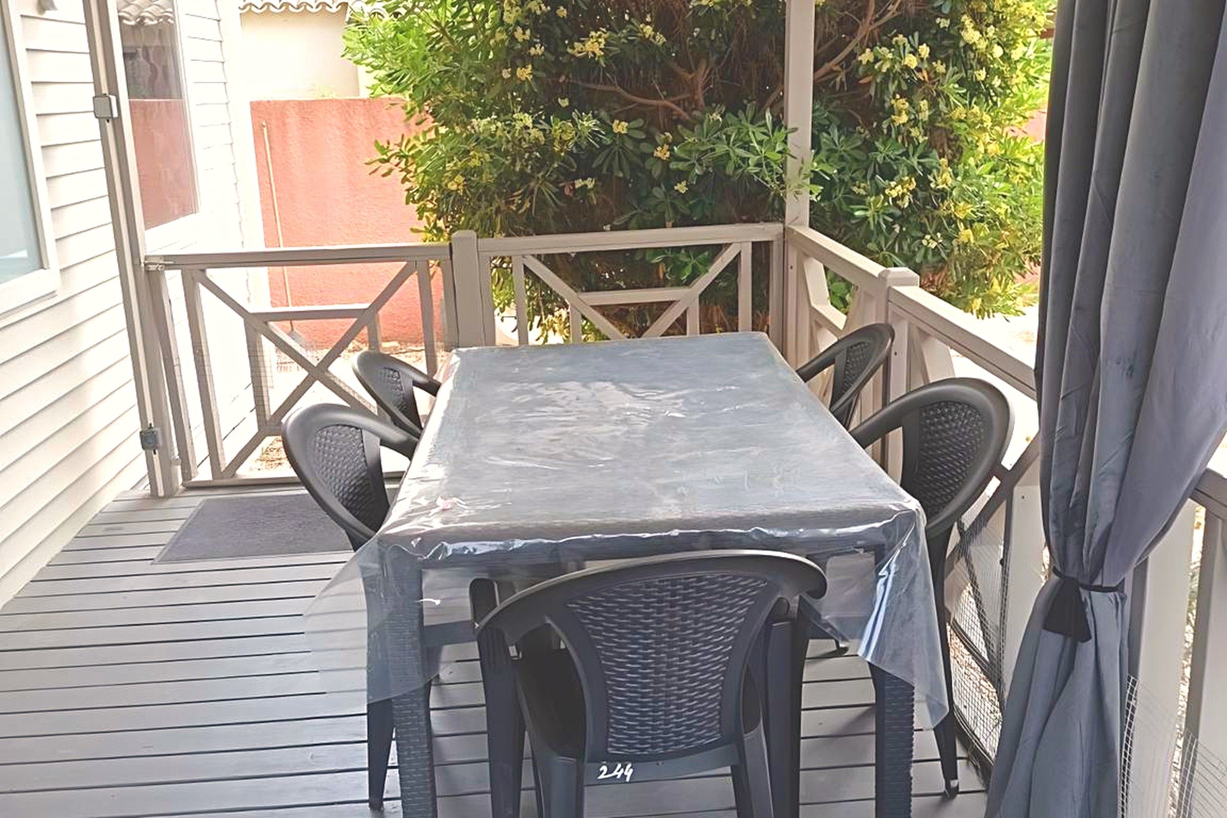 屋外ダイニングエリア