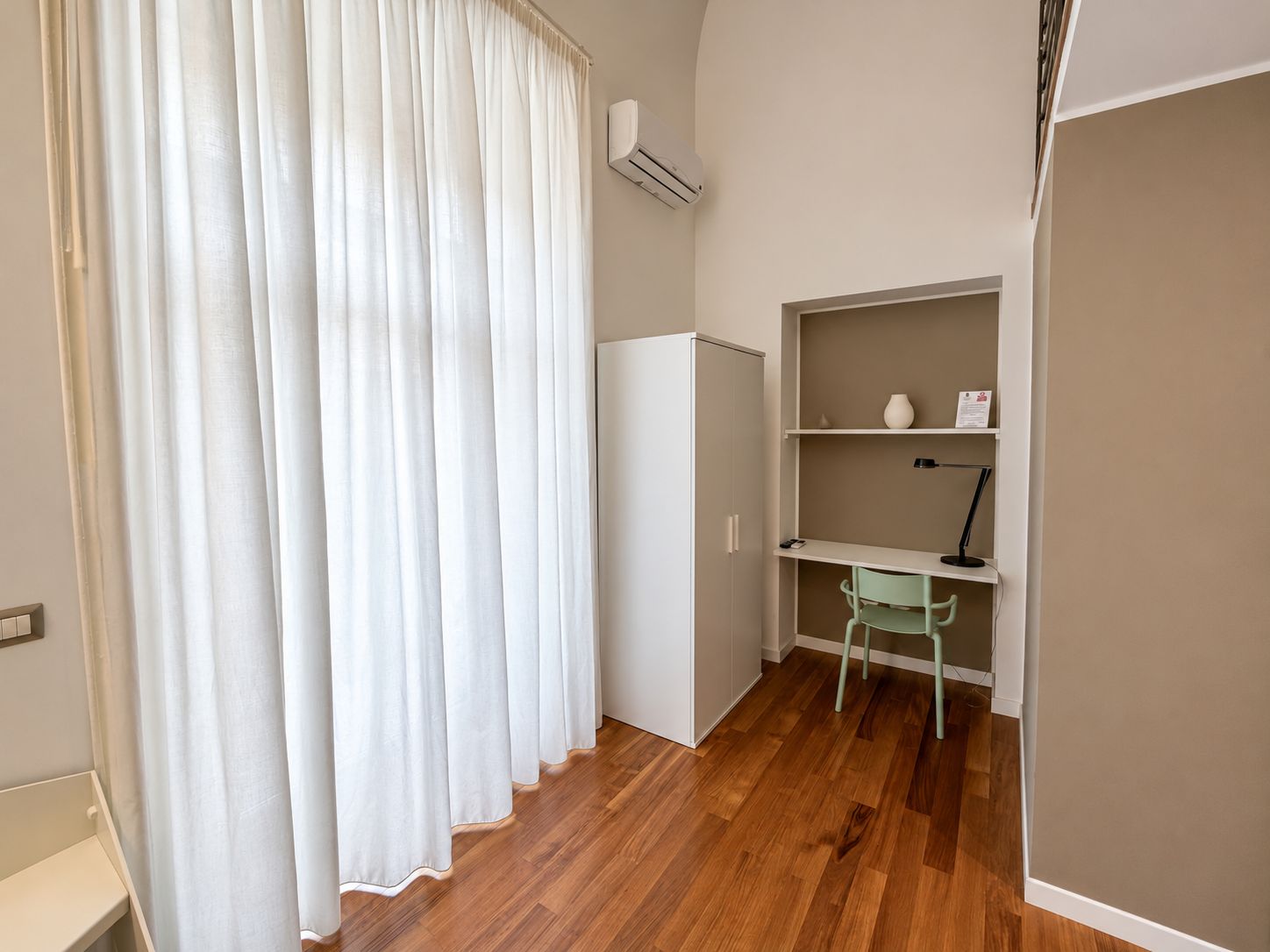 المنشأة من الداخل
