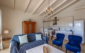 Living area - Upstairs Corner 1BR, Sunset View, Sleeps 3 · Apt 66 Ocean Breeze (Kralendijk)