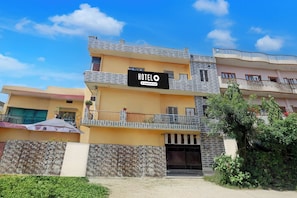 A two-story hotel with a sign indicating it is company-serviced. - Super Hotel O Banaras Junction BLW (Varanasi)