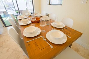 Dining - Hollywood Home with Private Back Suite — Pool, Spa, 15 Mins to Beach (Hollywood)