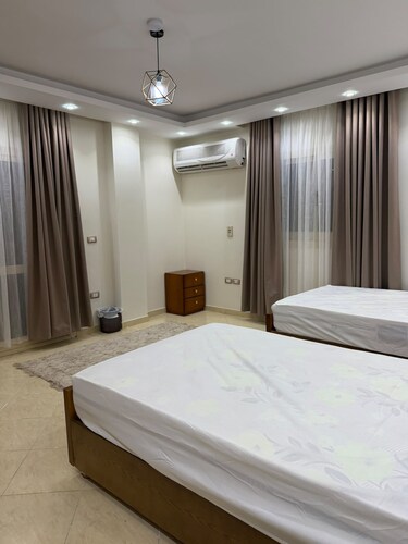 Mirage des Pyramides – 3-Bedroom Apartment with Pyramid Views Near GEM