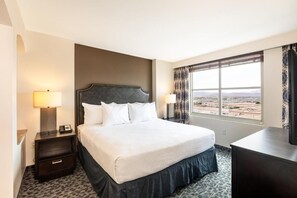 A hotel room with a large bed, two bedside tables with lamps, a desk, and a window with a view. - Resort in Las Vegas. Pools, spas, Gym, National Finals Rodeo week - Adjoining AB (Las Vegas)