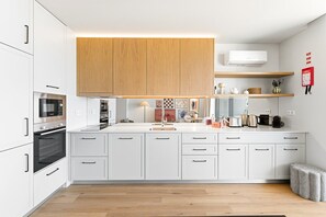 Private kitchen - GuestReady - Modern Studio with Balcony & Pool (Vila Nova de Gaia)