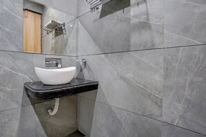 Bathroom - Townhouse by OYO Ram Talai Crossway (Amritsar)