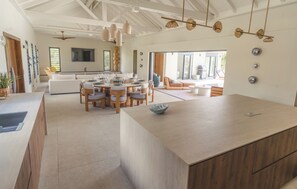 Dining - New Listing (Saint-François)