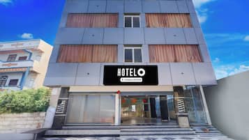 A multi-story hotel with a sign indicating it is company-serviced.