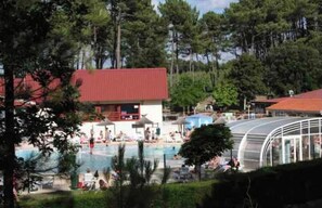 Pool - New Listing (Léon)