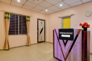 A reception area with a sign reading 'TOUMHOUSE Company Serviced'. - Townhouse Mandarmani Beach (Kanthi)