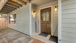 Exterior detail - Wooded Lakefront Retreat (Port Orford)
