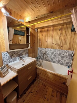 Bathroom - New Listing (Bolquère)