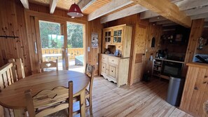 Dining - New Listing (Bolquère)