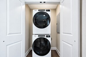 Interior - The Freddy, Near the Square by Velvet Ditch Villas (Oxford)