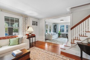 Living area - Martha's Vineyard Cottage: Walk to Town and Beach (Edgartown)