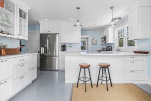 Private kitchen - Martha's Vineyard Cottage: Walk to Town and Beach (Edgartown)