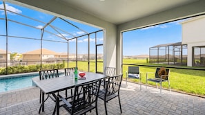 Outdoor dining - Disney Escape, Family Retreat, Private Pool (Davenport)