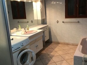 A bathroom with a sink, mirror, cabinet, and a washing machine. - Duplex, pets welcome - 8 guests (Valloire)