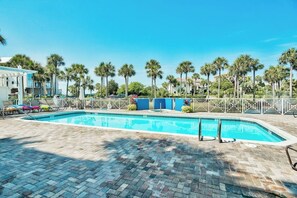 A swimming pool with lounge chairs and palm trees in the background. - Gulf View, Pickleball, Deeded Beach, Pool, Hot Tub (Santa Rosa Beach)