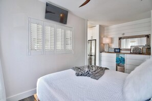 A bedroom with a bed, a television mounted above the bed, a wardrobe, and a mirror. - Gulf View, Pickleball, Deeded Beach, Pool, Hot Tub (Santa Rosa Beach)