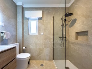 Bathroom - Barbosa's House by ACasaDasCasas (Ericeira)