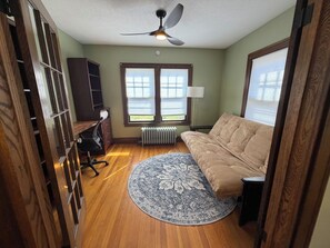Living area - Welcoming historic 4BR house w/AC and fenced yard close to attractions . Pets ok (Springfield)