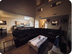 Living area - Cheaper than a hotel 3-bedroom house in with cool AC and mini gym (El Paso)