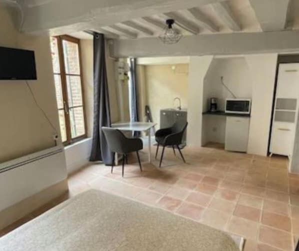 Room - New Listing (Toucy)