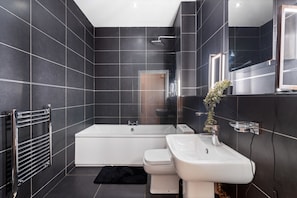 Bathroom - Apartment Sleeps 4 With Parking (Birmingham)