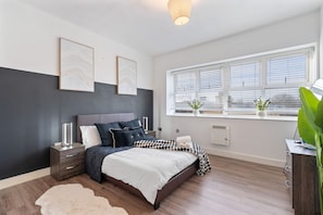 Room - Apartment Sleeps 4 With Parking (Birmingham)