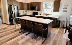 Private kitchen - Seeley Lake Mountain Modern (Seeley Lake)