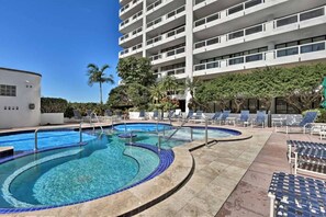 Pool - Grand Penthouse w/ Stunning Ocean Views and Pool Access (Miami)