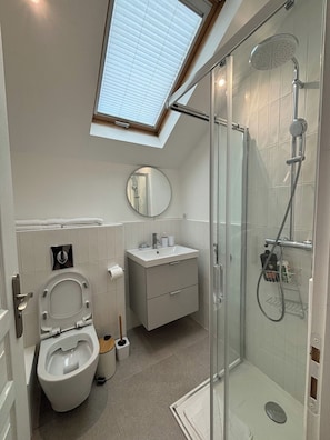 Bathroom - New Listing (Choisy-le-Roi)