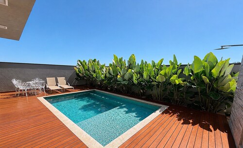 House w/ Priv. Pool & Mtn. View Bju0000