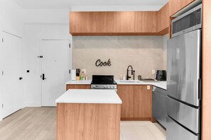 Private kitchen - Monthly friendly Lux 1BR 20 Min NYC 4 min to Prud (Newark)