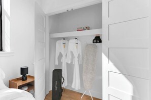 2 More robes in 2nd bedroom - 2BR 20 min to NYC! Stylish Fun Cozy & Spotless (Newark)