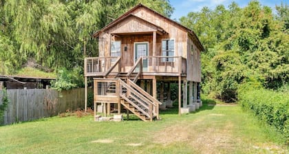 The Bayou Sanctuary | Peaceful Wooded Retreat