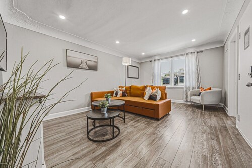 Whole House, 3 Units, Parking, Steps to DT | IOB