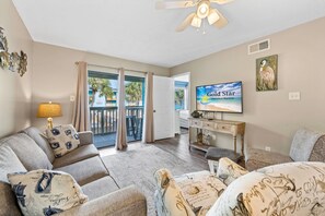 Living area - Quaint Getaway With Pool and Beach Access (Gulf Shores)