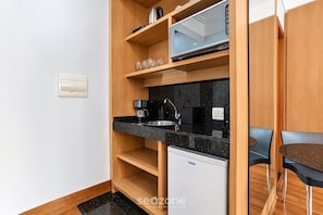Private kitchen - Studio Well-located in Condo. w/ Pool Lah0501 (Belo Horizonte)