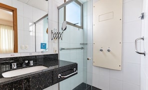 Bathroom - Studio Well-located in Condo. w/ Pool Lah0501 (Belo Horizonte)