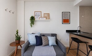 Living area - Studio With View and Pool, Near Downtown Pgo0316 (Poços de Caldas)