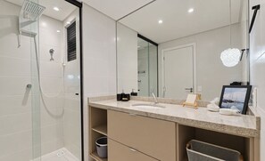 Bathroom - Apt. w/ Sea View in Condo. w/ Pool Skl1004 (Penha)