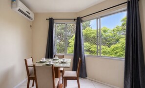 Dining - Well-located Apt. w/ City View Smh0301 (Florianópolis)