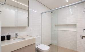 Bathroom - Studio in Condo. w/ Pool & City View Sot0102 (Florianópolis)
