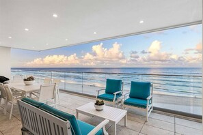 Outdoor dining - Joy on Jefferson Stunning Palm Beach Escape (Palm Beach)