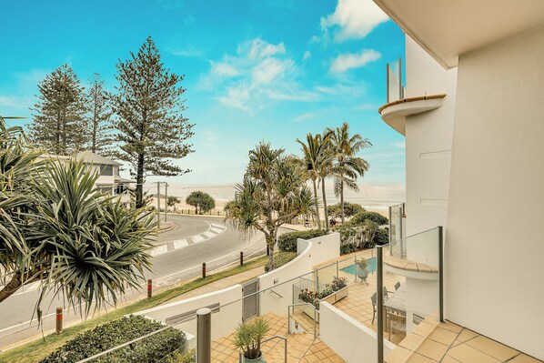 Property grounds - Waves 203 on Currumbin Beach (Currumbin)
